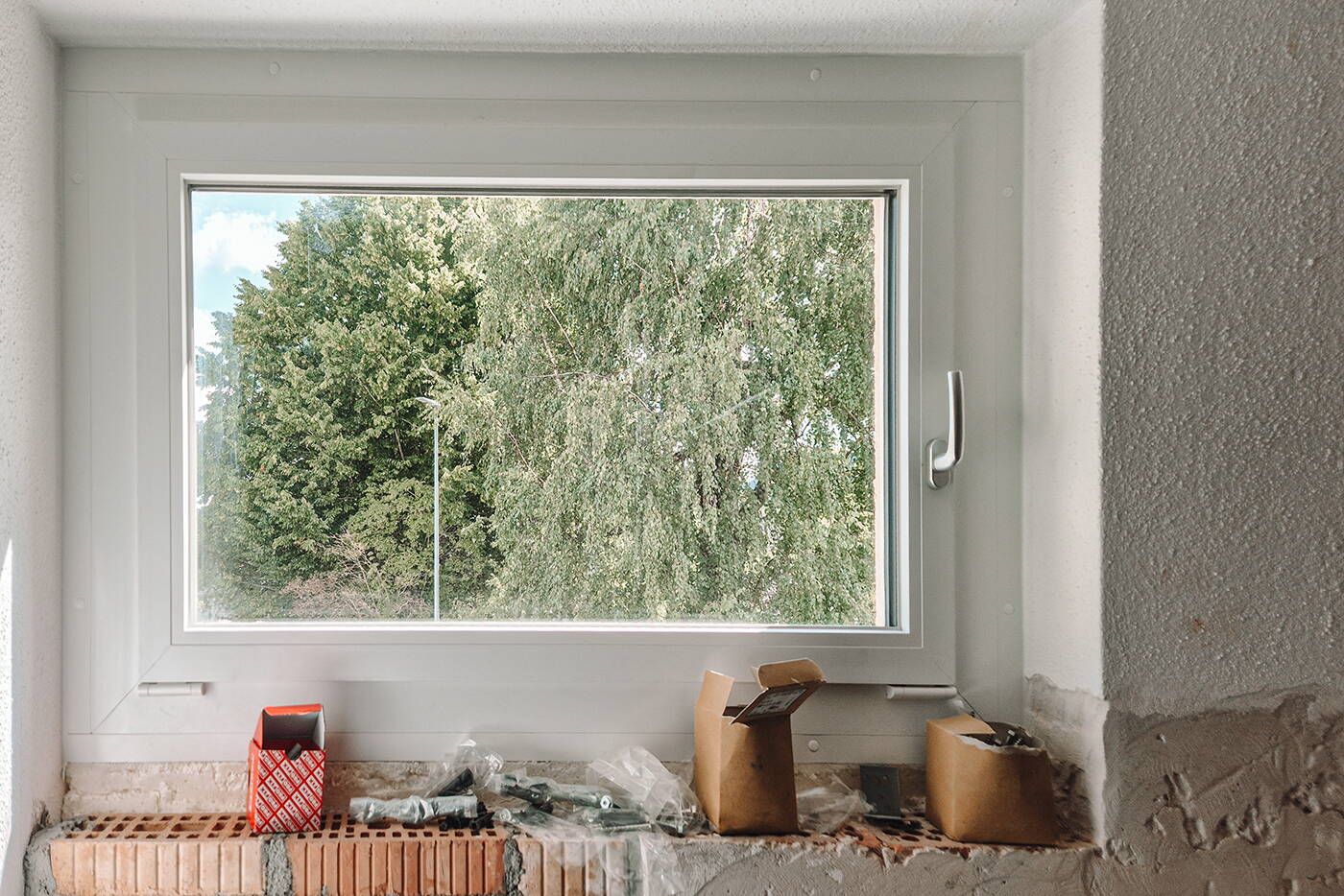 sanierung_roggliswil_schulareal_fenstermontage.jpg