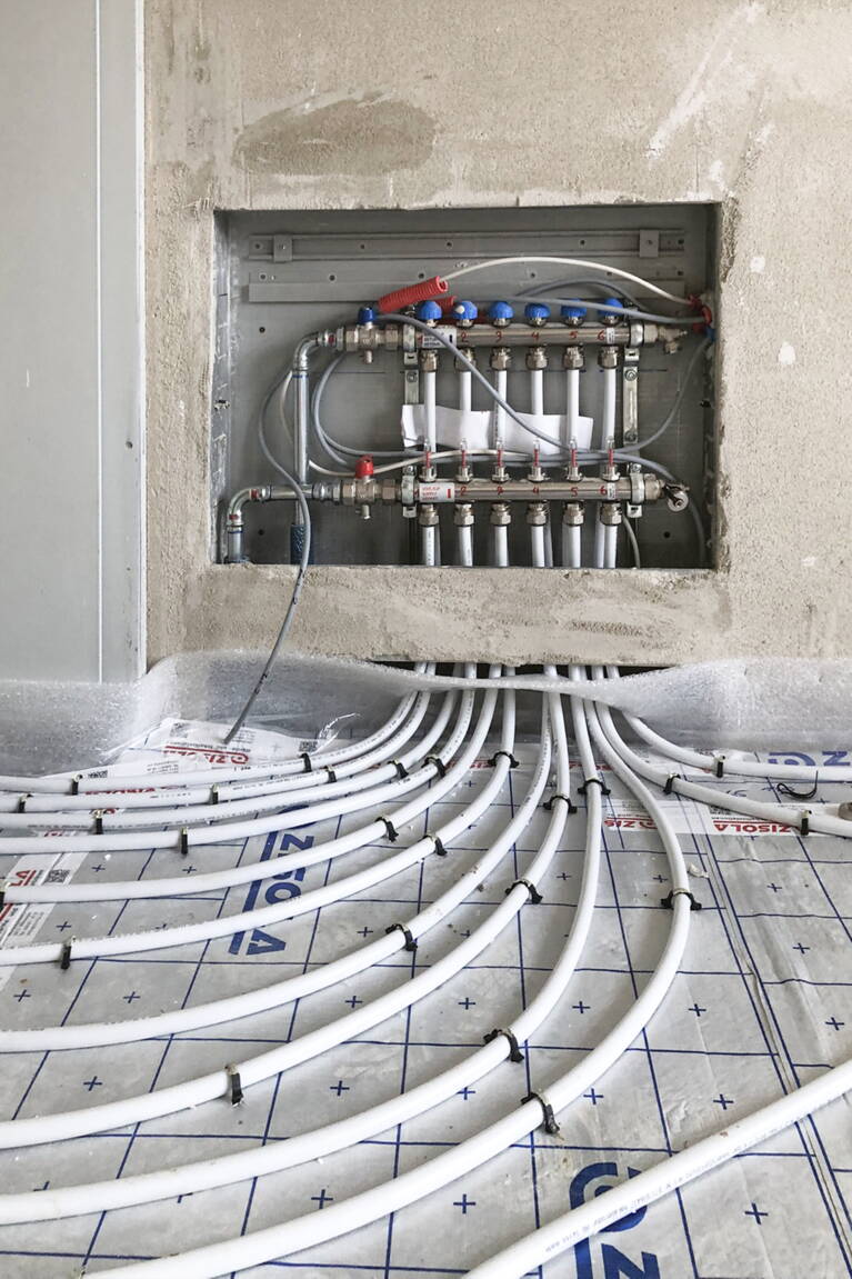 lostorf_neubau_2efh_bodenheizung.jpg