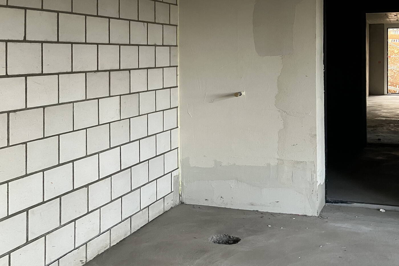neubau_efh_haegendorf_bachsteinmauer.jpg