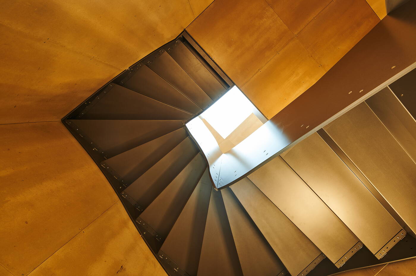 bollodingen_altes_schulhaus_treppe.jpg