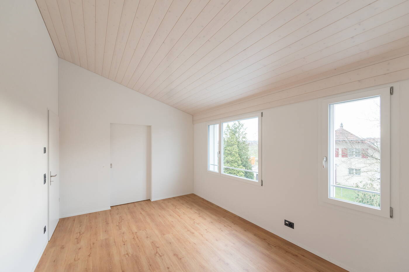 einfamilienhaus_niederbipp_zimmer.jpg