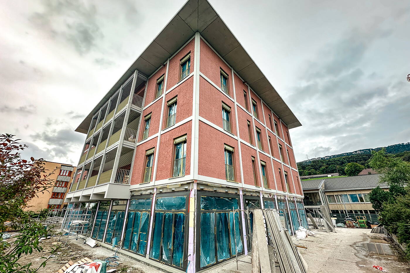 wiedlisbach_sanierung_hochhaus_fassade_farbe.jpg