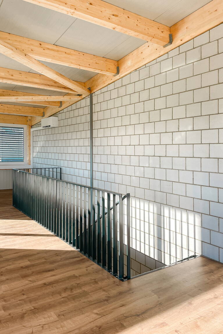 neubau_werkhalle_roethenbach_treppe.jpg