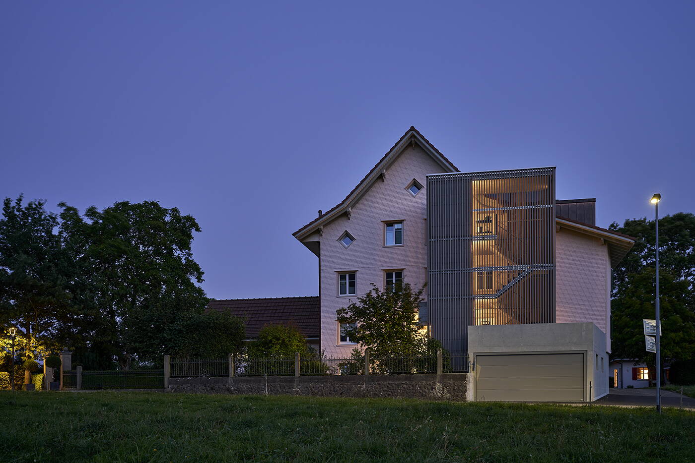 umbau_wohnhaus_oberbipp_abend.jpg