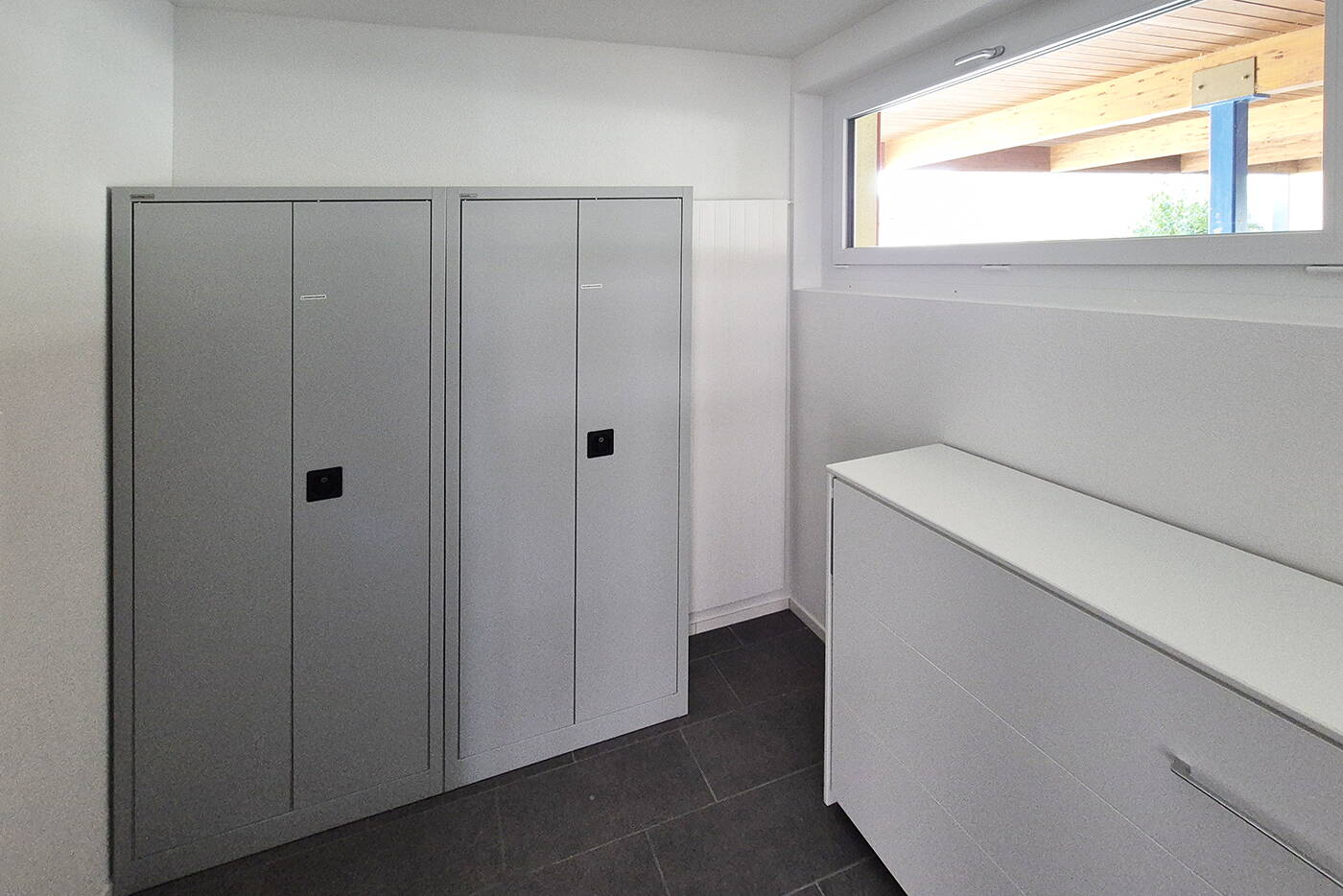 sanierung_roggliswil_schulareal_garderobe.jpg