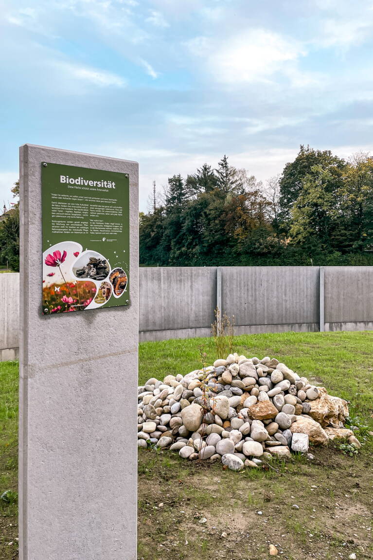 oensingen_blumenhof_biodiversitaet_schild.jpg