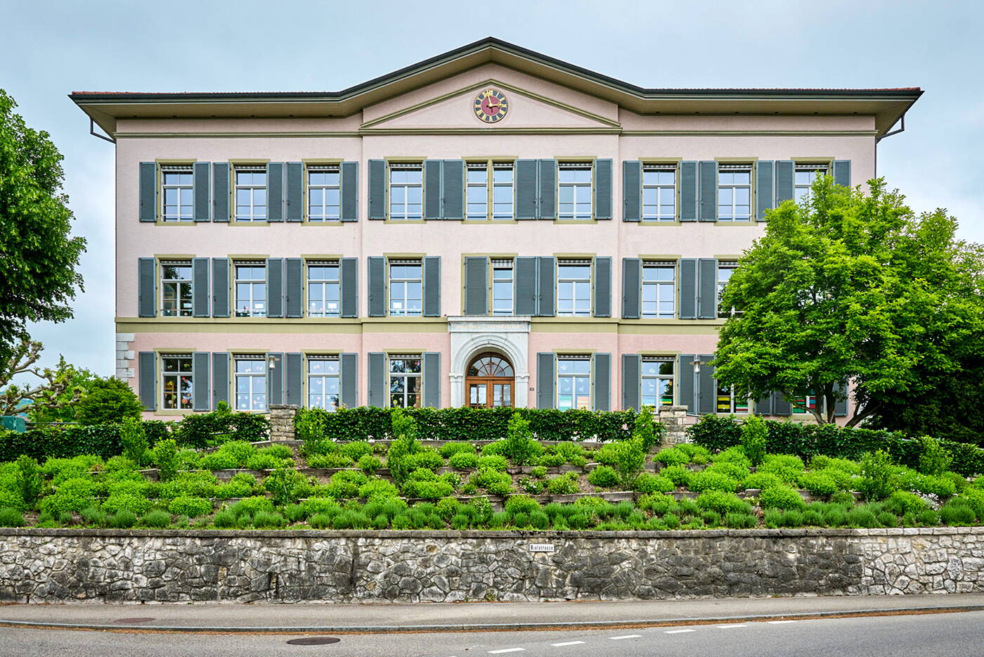 schulhaus_wiedlisbach.jpg
