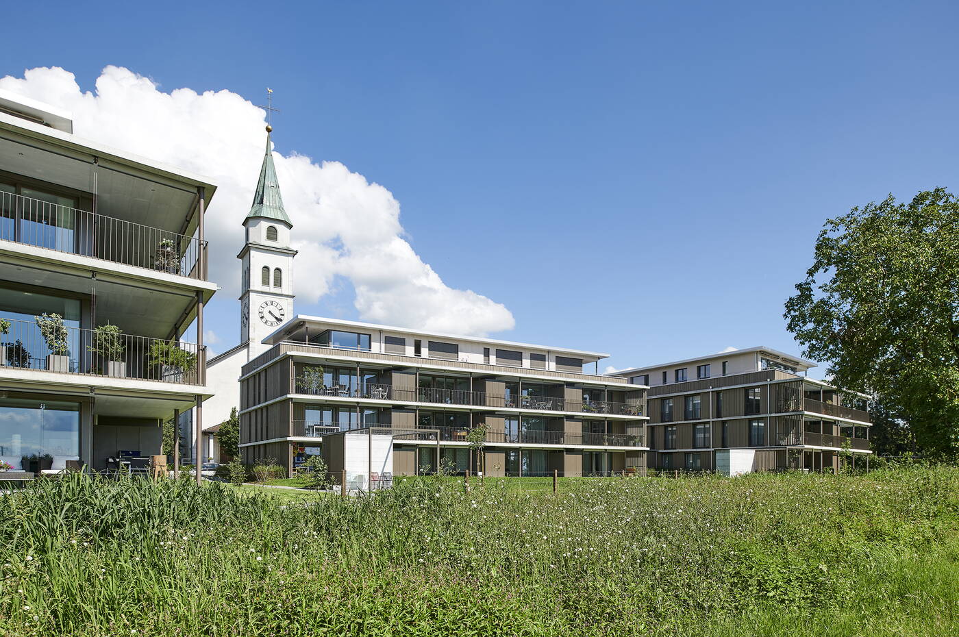 linde_kriegstetten_ueberbauung_mit_kirche.jpg