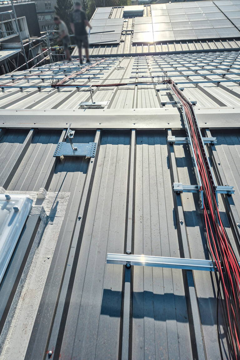 kadi_kartoffelhalle_dach_kabel.jpg