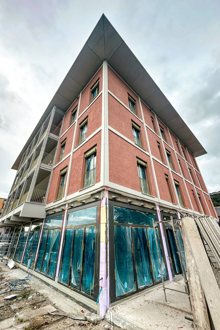 wiedlisbach_sanierung_hochhaus_fassade_farbe_03.jpg