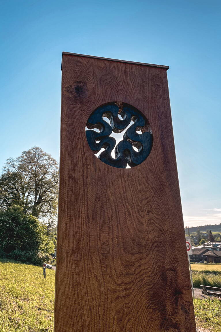 teamausflug_schlossberg_kunst_holzschild.jpg