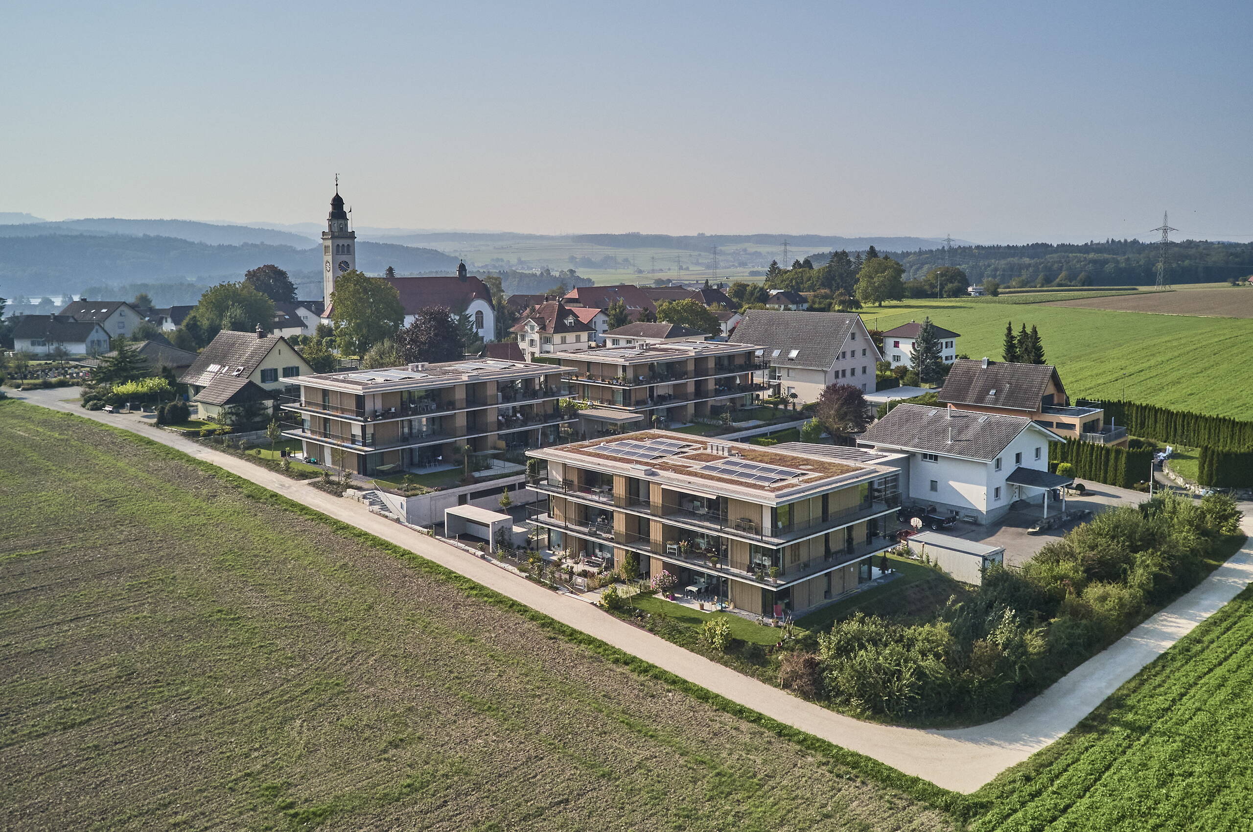 ueberbauung_loerenacker_aeschi_panorama_kirche.jpg