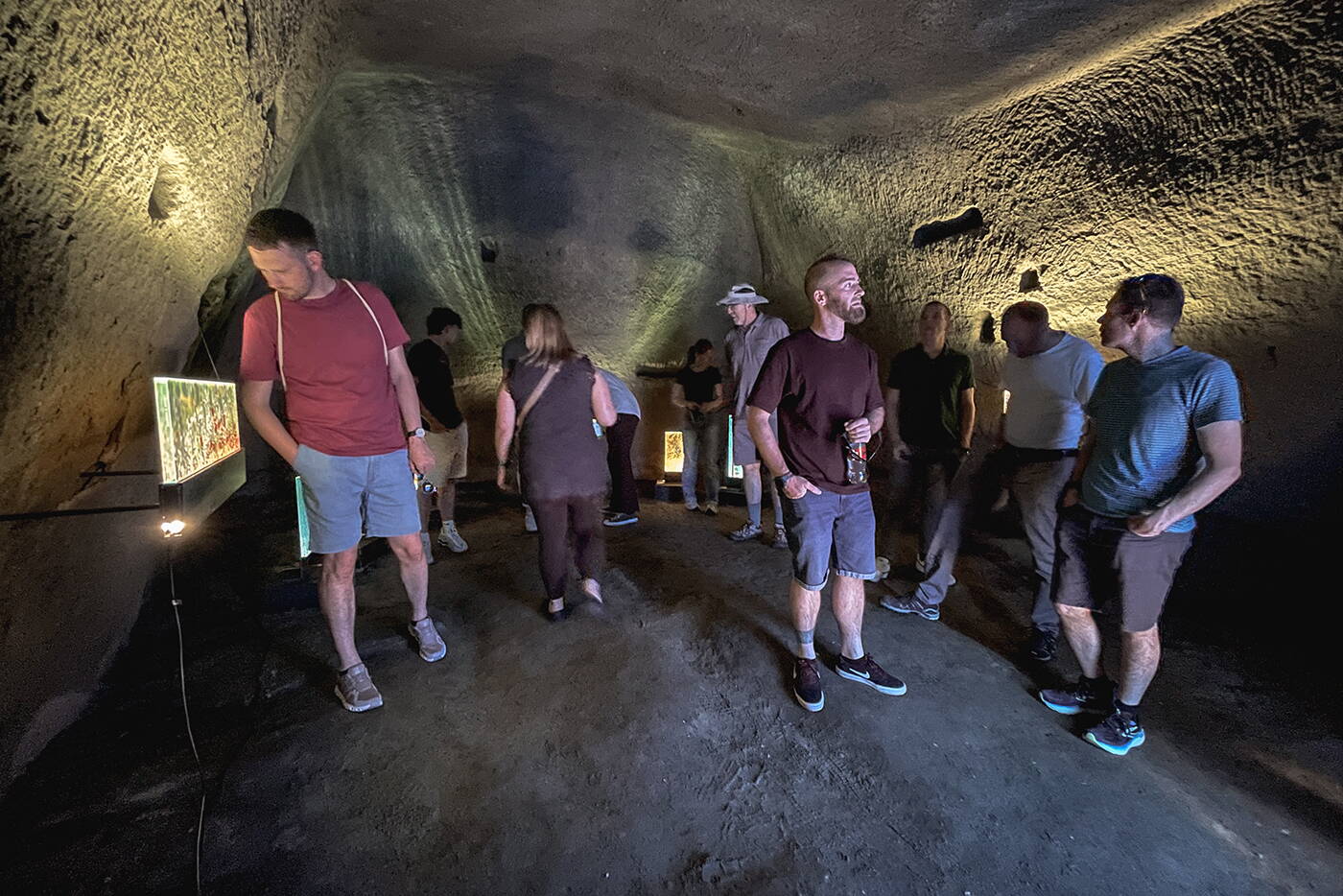 teamausflug_schlossberg_hoehle.jpg