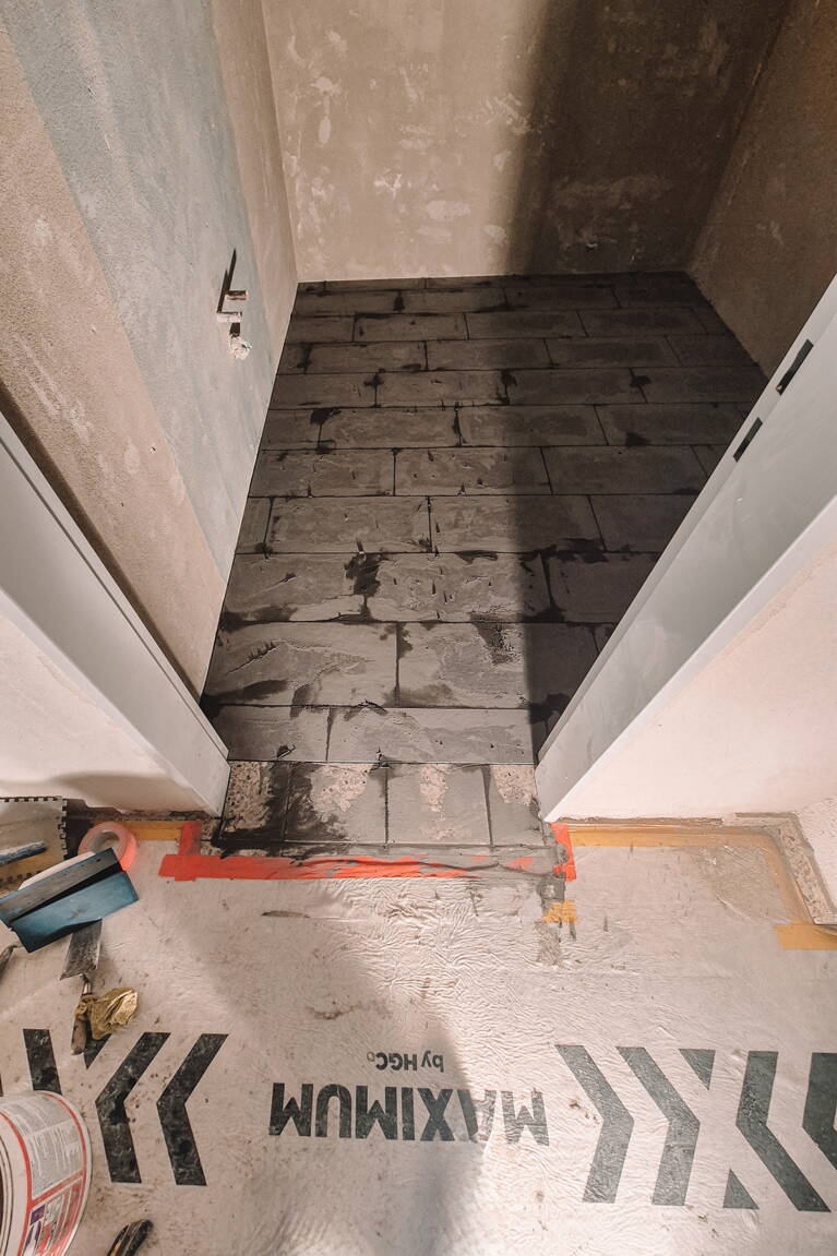 sanierung_roggliswil_schulareal_plattenleger.jpg