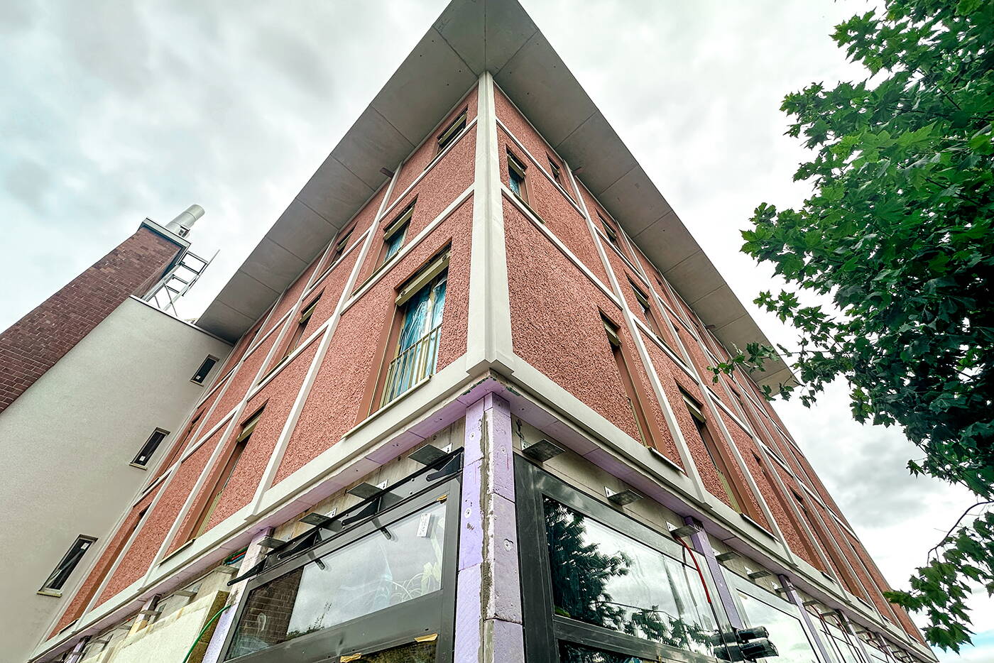 wiedlisbach_sanierung_hochhaus_fassade_farbe_04.jpg